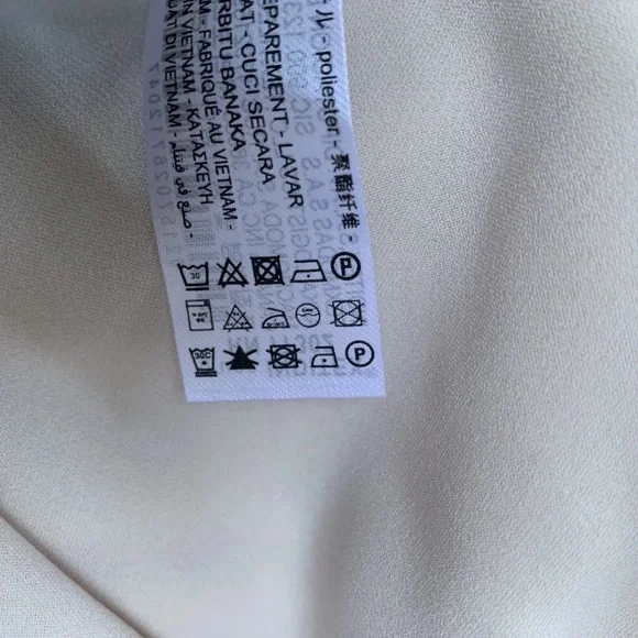 ZARA  Cowl Neck Deep Plunge Blouse 
Labelled size Large
Sleeveless - Picture 6 of 9